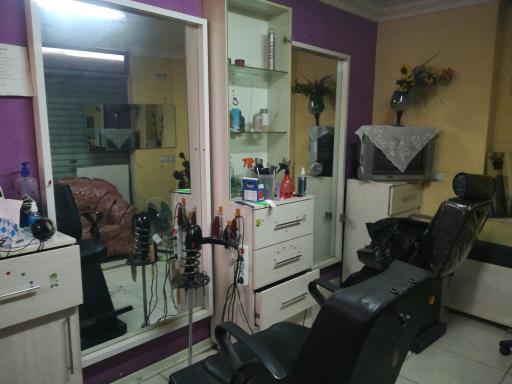 عکس آرایشگاه و پیرایش عصر مو