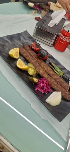 رستوران گلپایگانی (نان داغ کباب داغ)