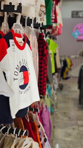 عکس فروشگاه لباس نوزاد و کودک نی نی ماه