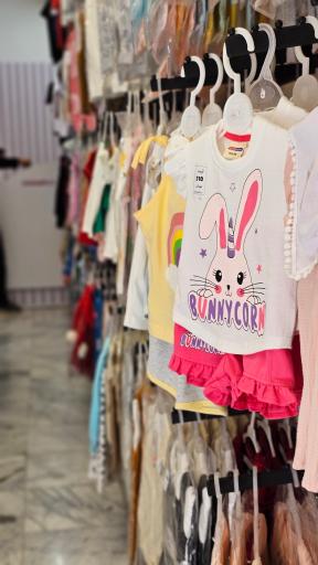 عکس فروشگاه لباس نوزاد و کودک نی نی ماه