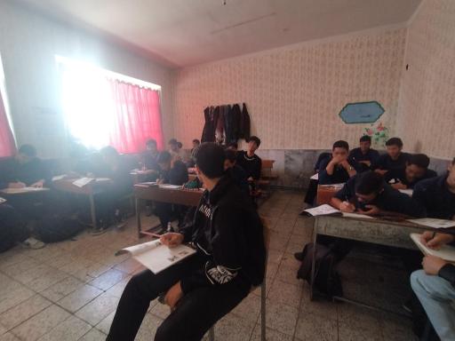 دبیرستان ماندگار امام خمینی (ره)