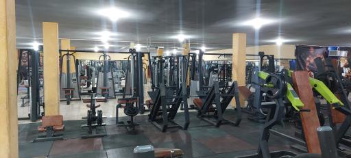 عکس باشگاه بدنسازی مردان آهنین