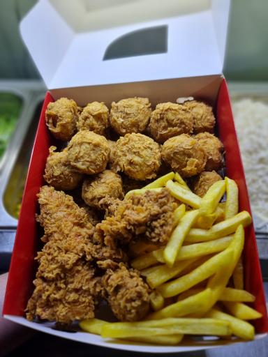 عکس پیتزا گل آذر