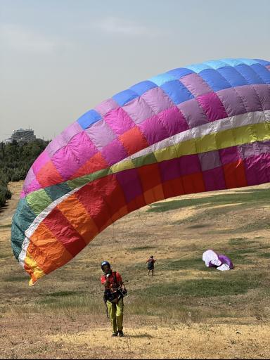 عکس زمین پاراگلایدر انقلاب