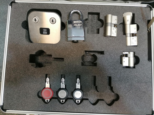 عکس کلید سازی و چاقو تیزکنی الماس (کلاردشت)