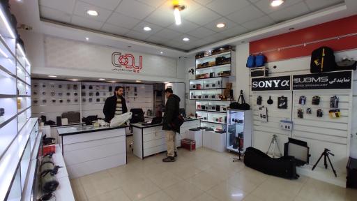 عکس فروشگاه تجهیزات حرفه ای عکاسی ایده