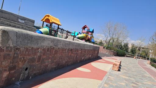 عکس زمین بازی کودکان