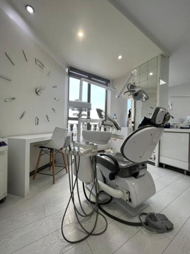 عکس دندان پزشکی دکتر شهرزاد قشقایی