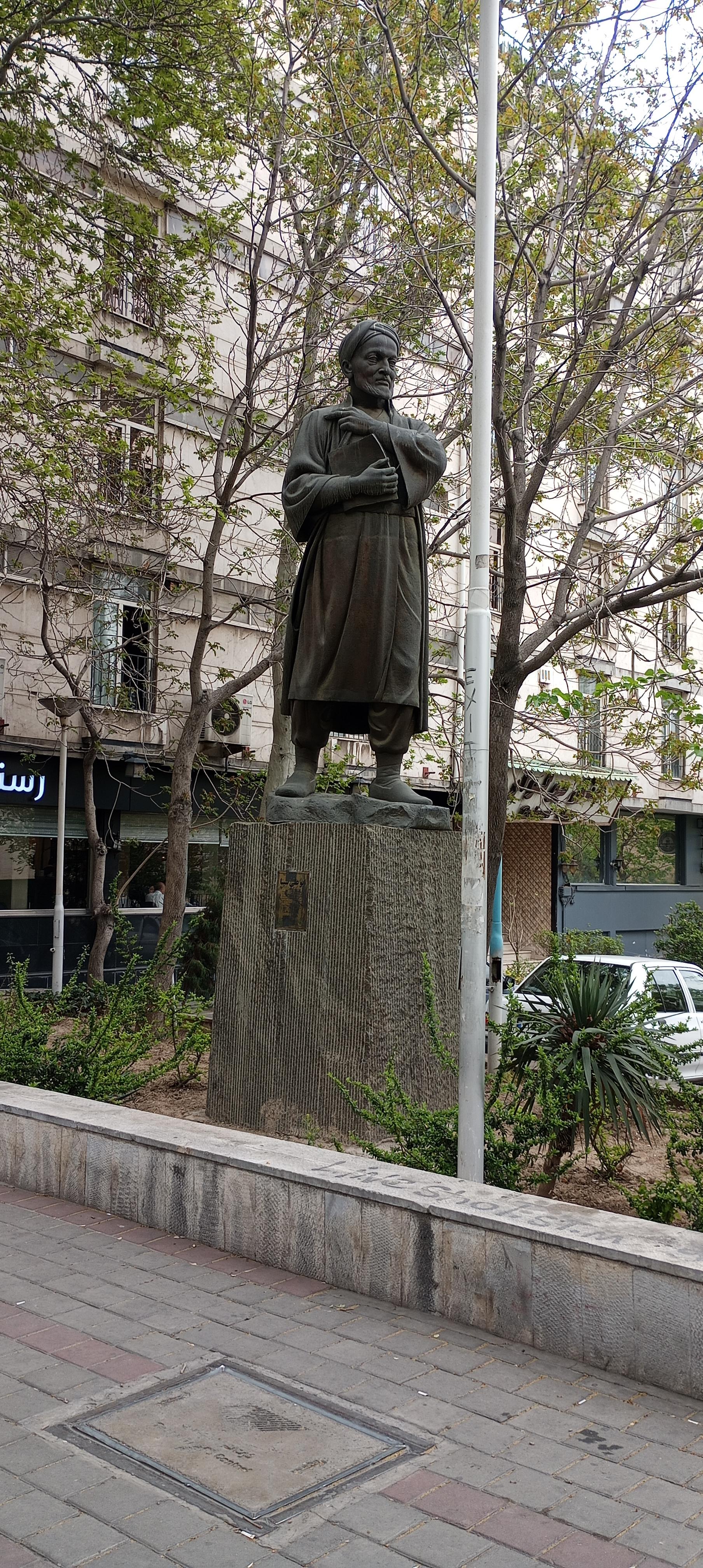 عکس تندیس ابن سینا 