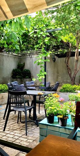 عکس کافه کتاب خانه اکنون