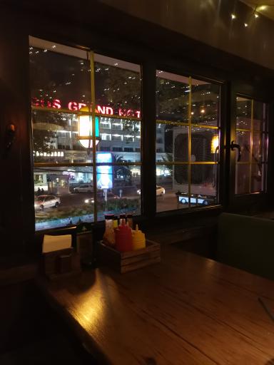 عکس پیتزا کاج