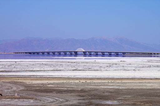 عکس پل دریاچه ارومیه