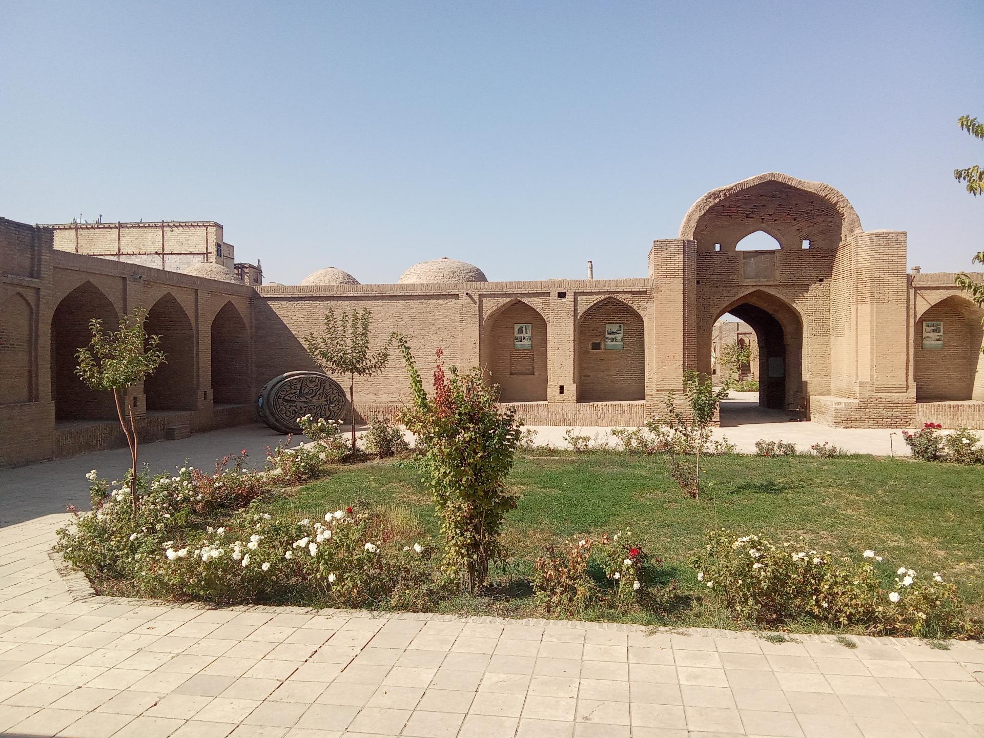 عکس کاروانسرای رباط طرق