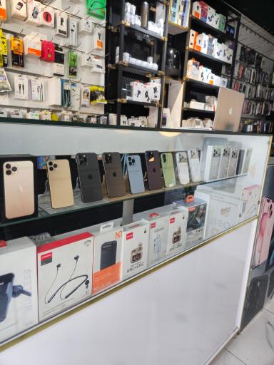 عکس موبایل اپل استور