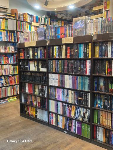 عکس کتابفروشی زبان مدرن