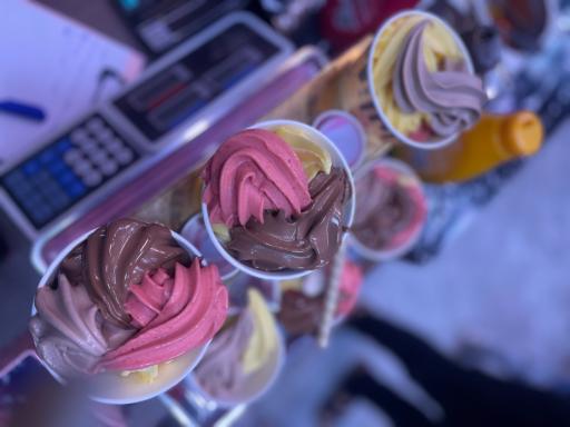 آبمیوه و بستنی پینکی روم