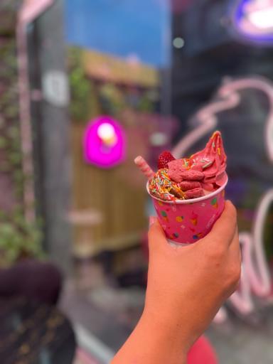 آبمیوه و بستنی پینکی روم