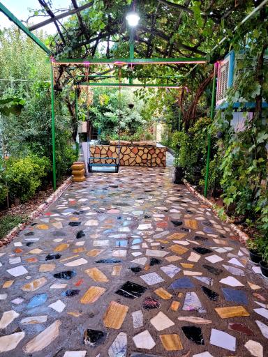 عکس باغ رستوران آبشار