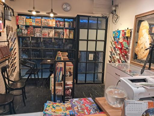 عکس محصولات فرهنگی و کتاب فیروزان