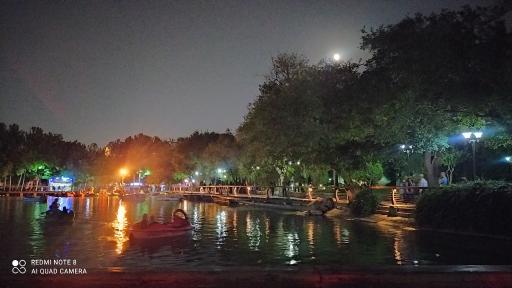عکس دریاچه مصنوعی پارک ملت