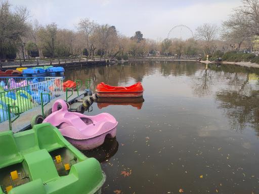 عکس دریاچه مصنوعی پارک ملت