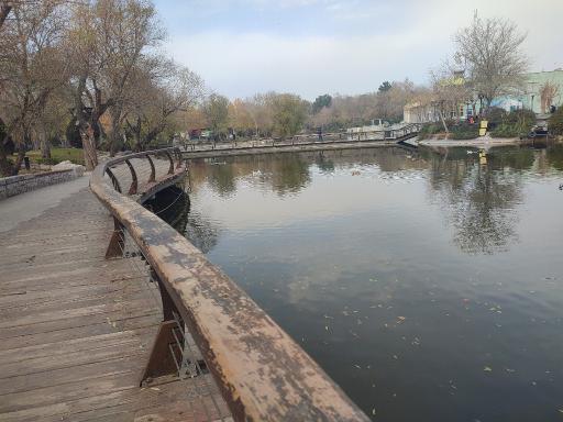 عکس دریاچه مصنوعی پارک ملت