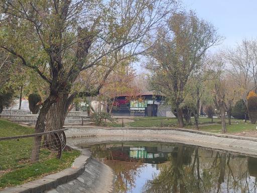 عکس دریاچه مصنوعی پارک ملت