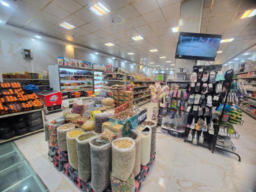 عکس فروشگاه بزرگ هفت و چهار