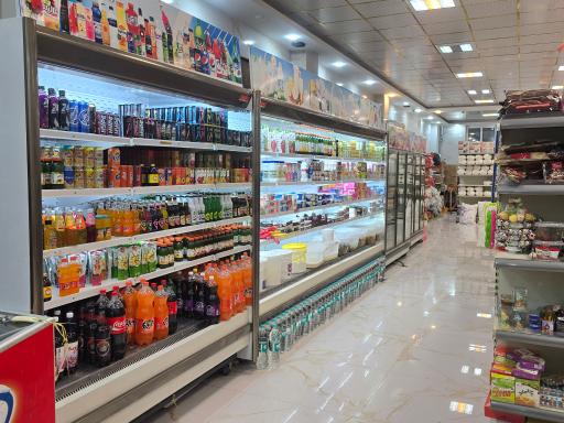 عکس فروشگاه بزرگ هفت و چهار