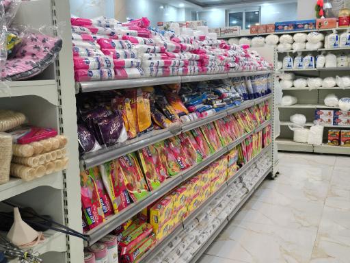 عکس فروشگاه بزرگ هفت و چهار