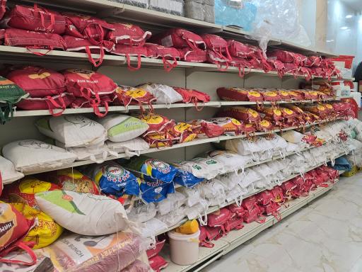 عکس فروشگاه بزرگ هفت و چهار