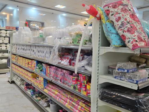 عکس فروشگاه بزرگ هفت و چهار