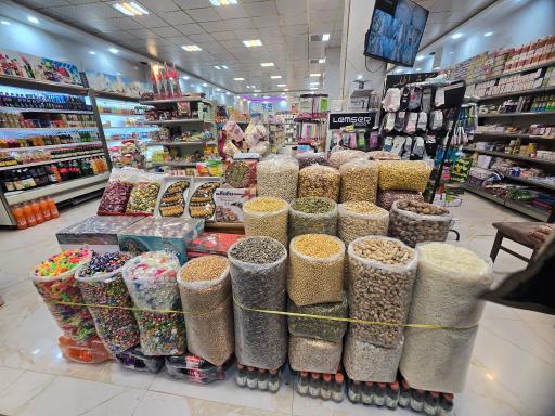 عکس فروشگاه بزرگ هفت و چهار