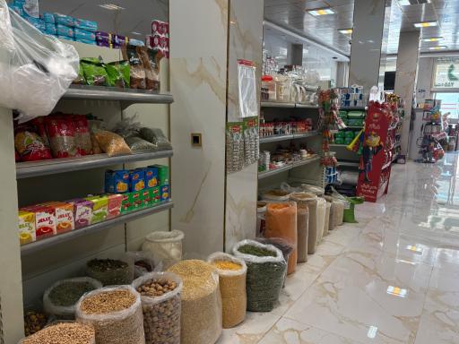 عکس فروشگاه بزرگ هفت و چهار