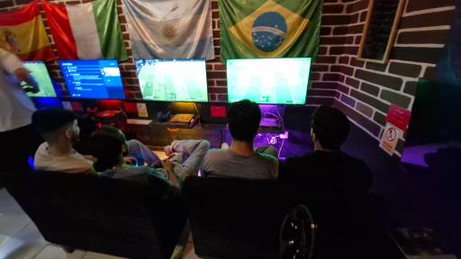 عکس کافه گیم مثلث