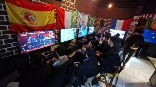 عکس کافه گیم مثلث