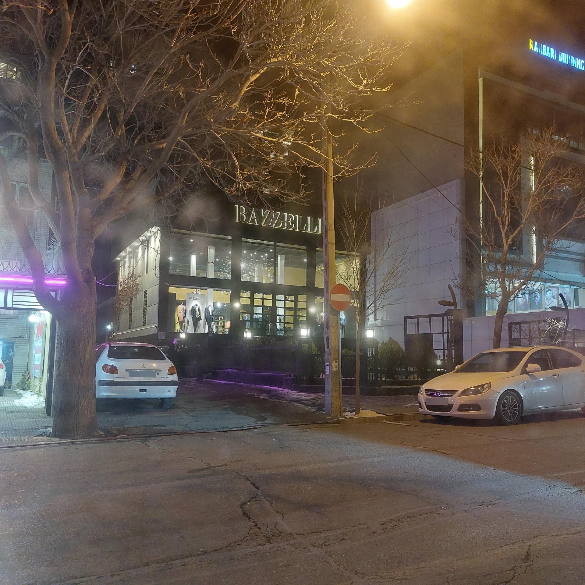 عکس فروشگاه لباس بازلی