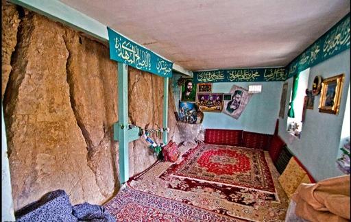 زیارتگاه خاتون قیامت روستای پاقلعه 