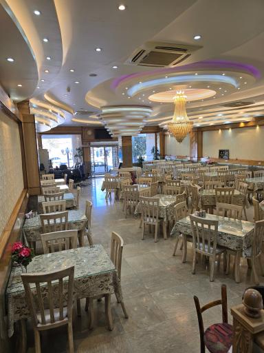 عکس رستوران بزرگ چهلستون