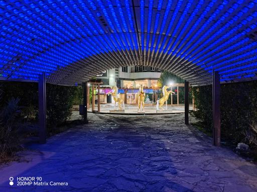 عکس رستوران و فست فود کاخ طلایی