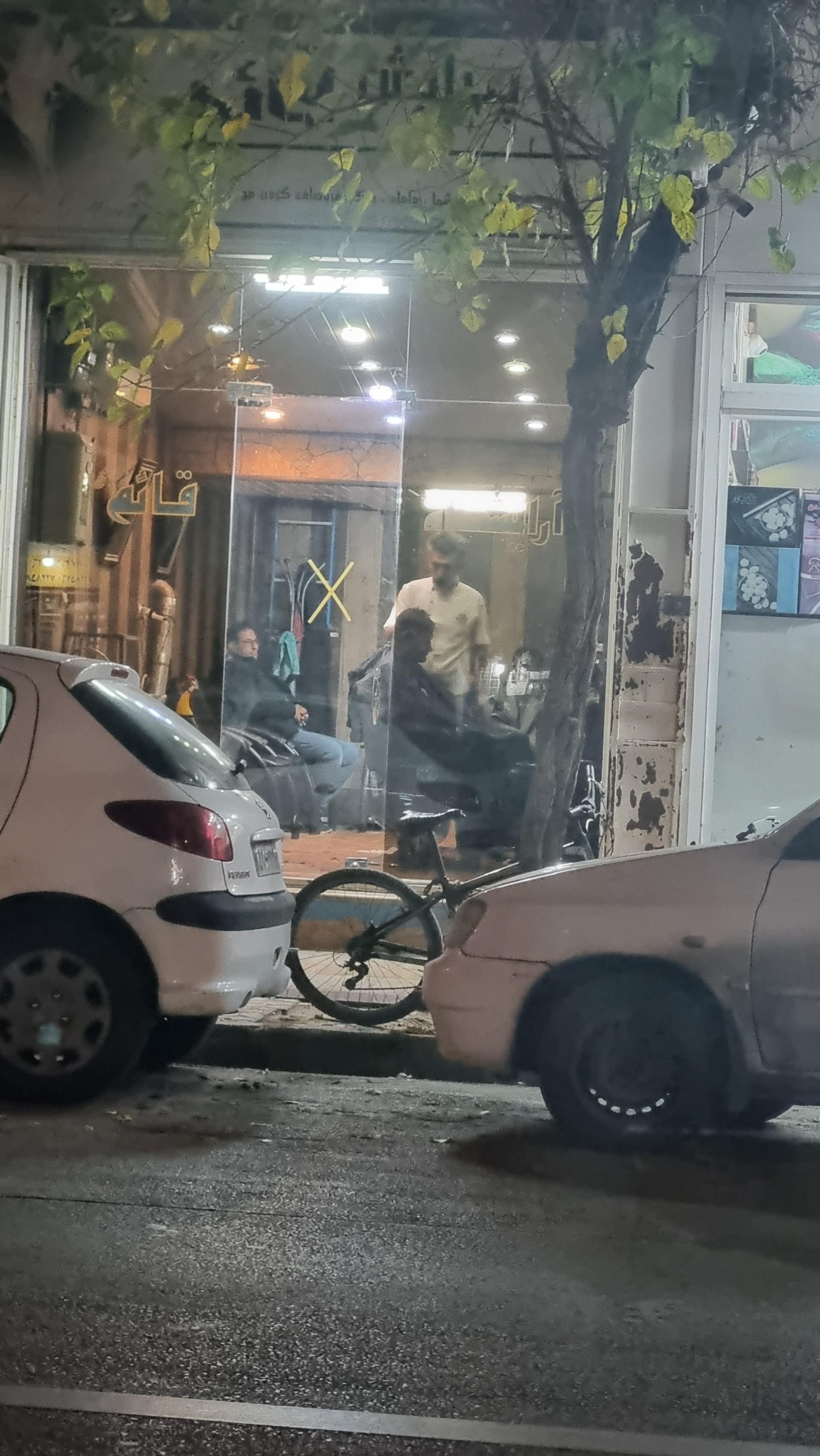 عکس آرایشگاه مردانه قائم