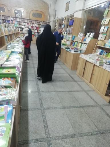 عکس نمایشگاه و فروشگاه زائر