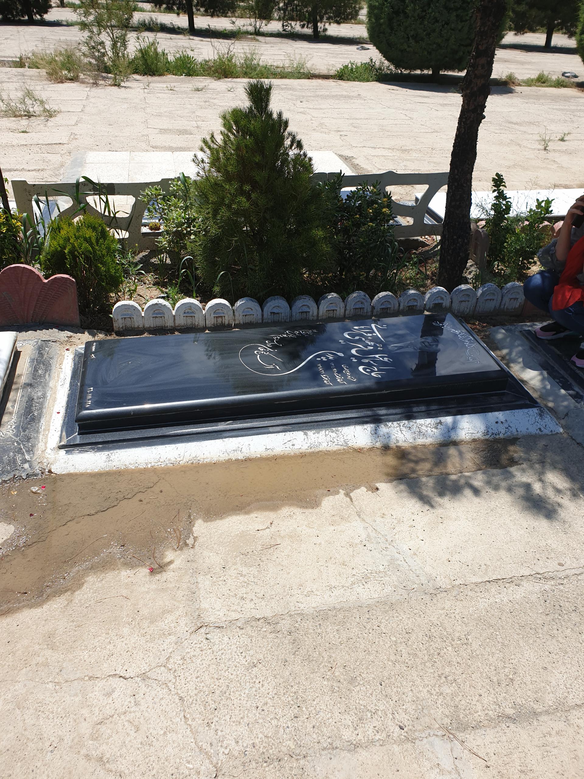 عکس مزار اسماعیل فرمهینی فراهانی