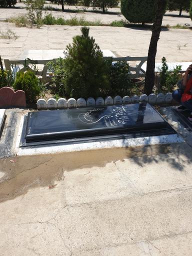 عکس مزار اسماعیل فرمهینی فراهانی