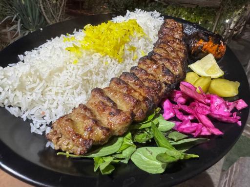 عکس رستوران سنتی شمعدونی