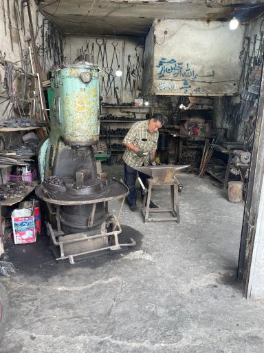 عکس کارگاه آهنگری آتشکاری آهنیان