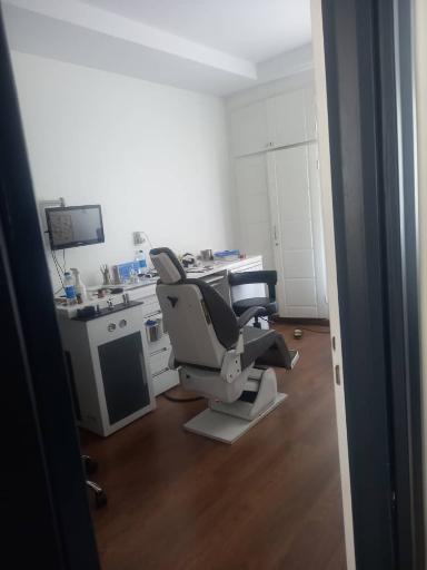 عکس دکتر نرگس میکانیکی