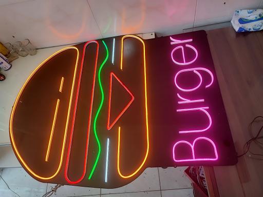 عکس نئون مهدیار 