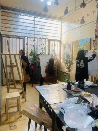 عکس آموزشگاه هنرهای تجسمی منا آذرنوش 