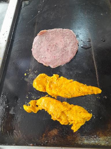 عکس پیتزا ساندویچ نیم مترِی محسن